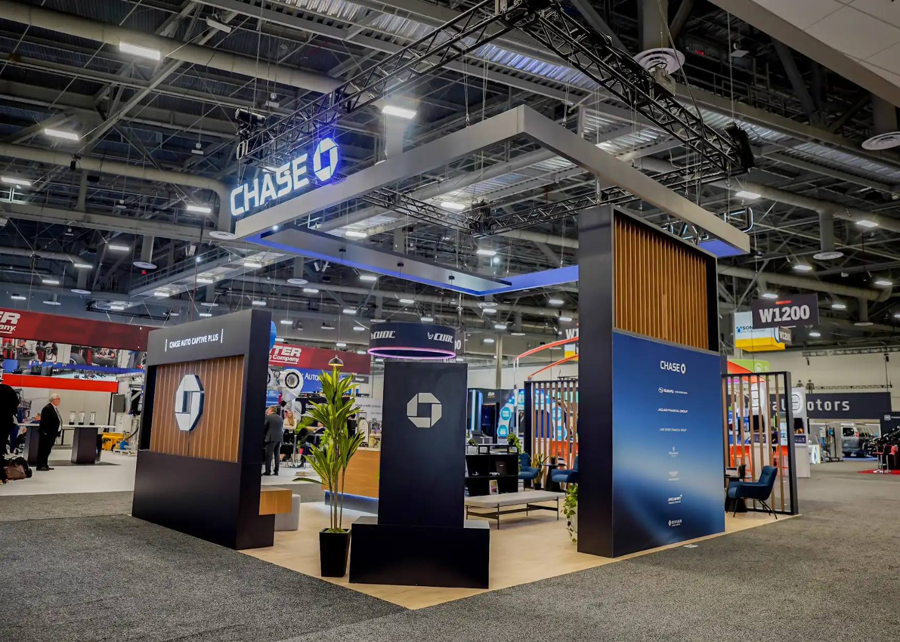 Chase Auto booth meeting area with wood slat architecture