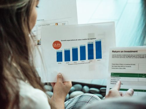 Charts showing trade show ROI metrics — leads captured, qualified conversations, meetings booked, and pipeline value Charts showing trade show ROI metrics — leads captured, qualified conversations, meetings booked, and pipeline value